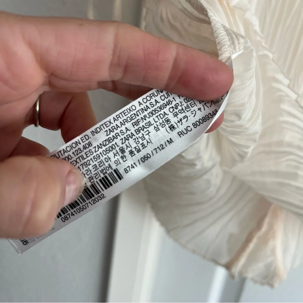 Like-new Zara Cream Ruffle Pleated Crinkle Puff Sleeve Blouse